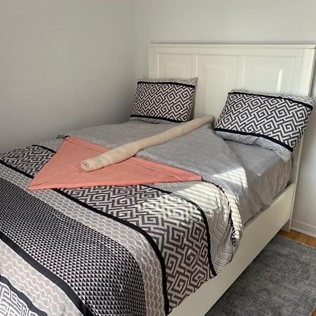 Windsor Airport Room Accommodation Bagian luar foto