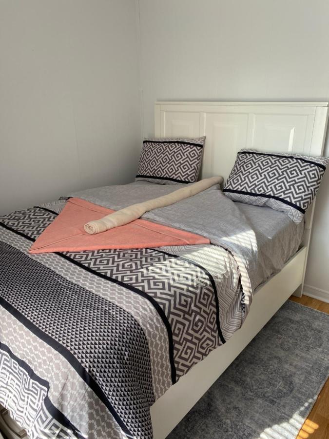Windsor Airport Room Accommodation Bagian luar foto
