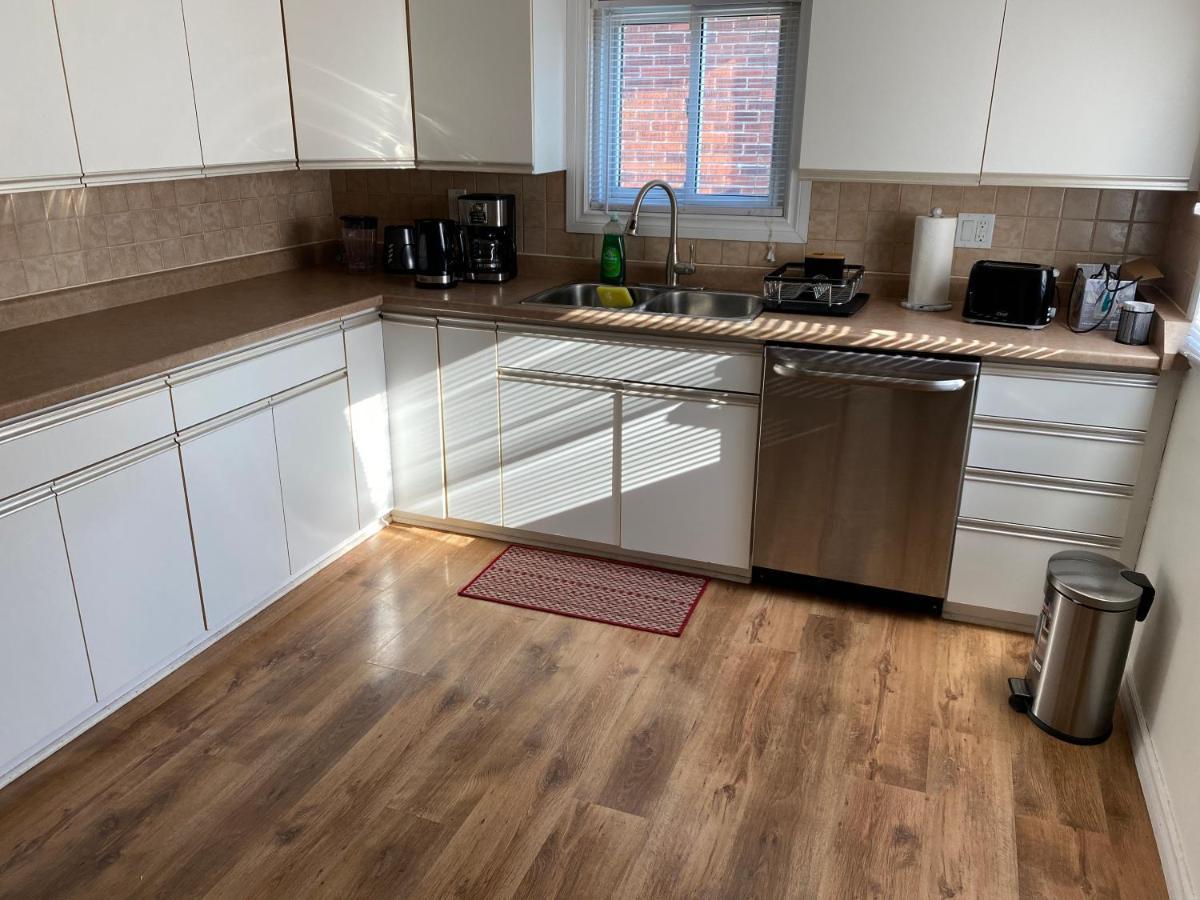 Windsor Airport Room Accommodation Bagian luar foto